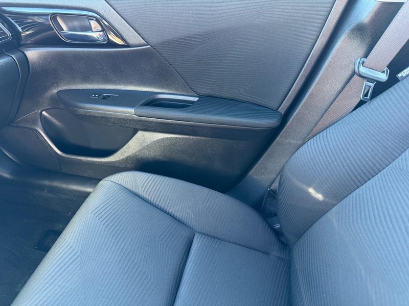 Honda Accord Sedan Vehicle Image 19
