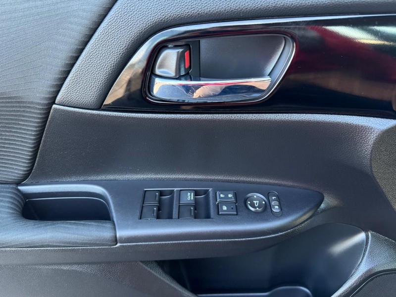 Honda Accord Sedan Vehicle Image 22