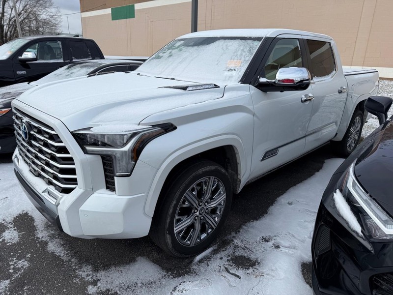 Toyota Tundra 4WD Vehicle Image 03