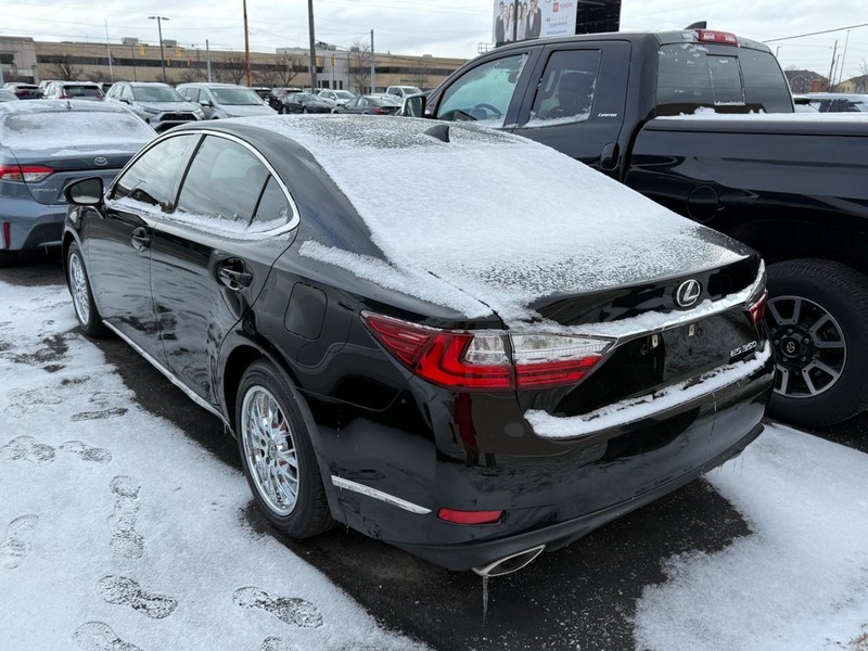 Lexus ES Vehicle Image 03