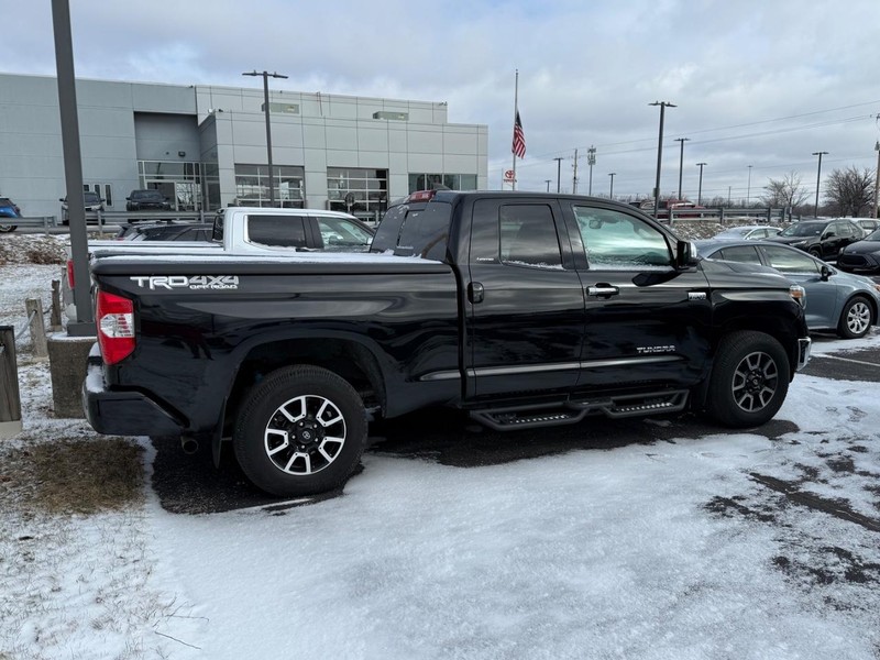 Toyota Tundra 4WD Vehicle Image 04