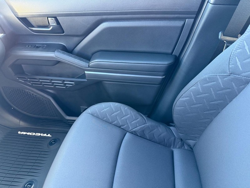 Toyota Tacoma 4WD Vehicle Image 15