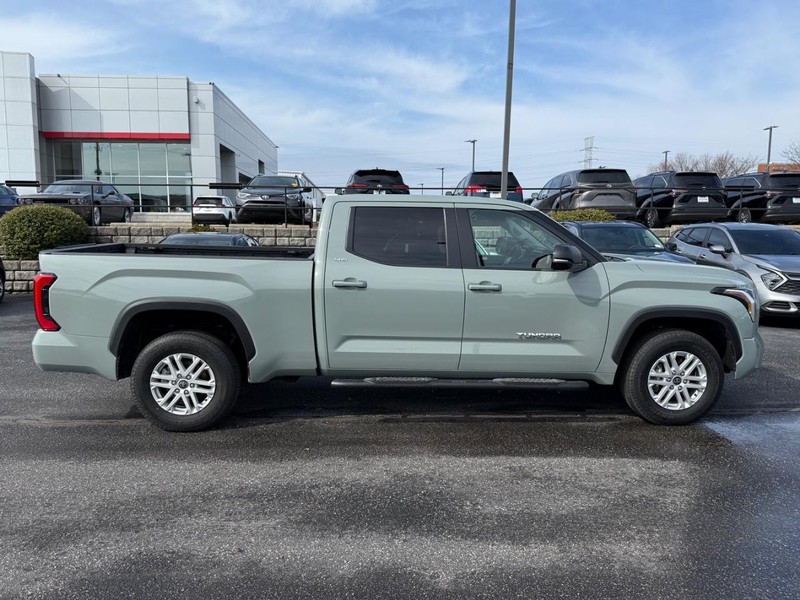 Toyota Tundra 4WD Vehicle Image 02