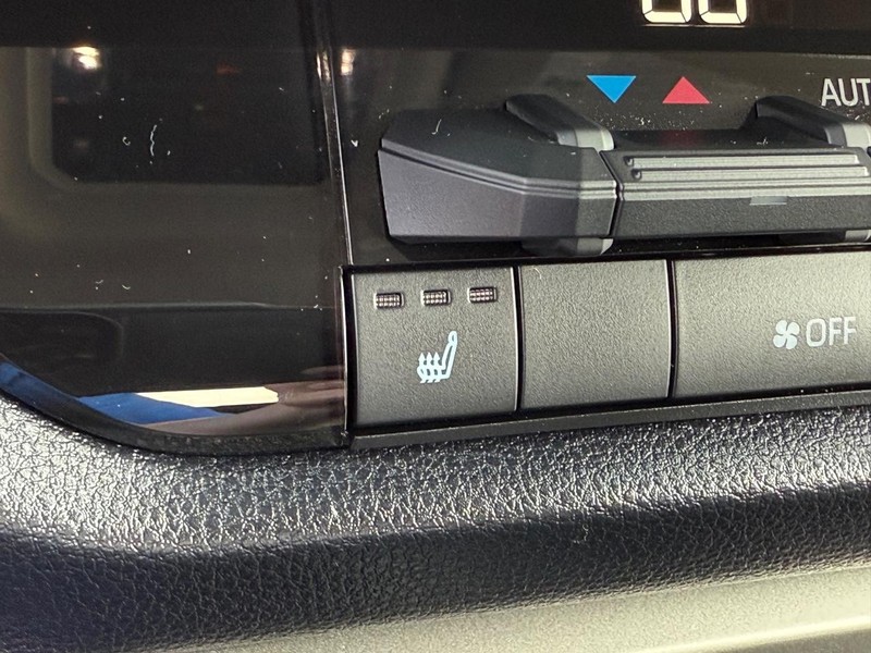 Toyota Tundra 4WD Vehicle Image 16