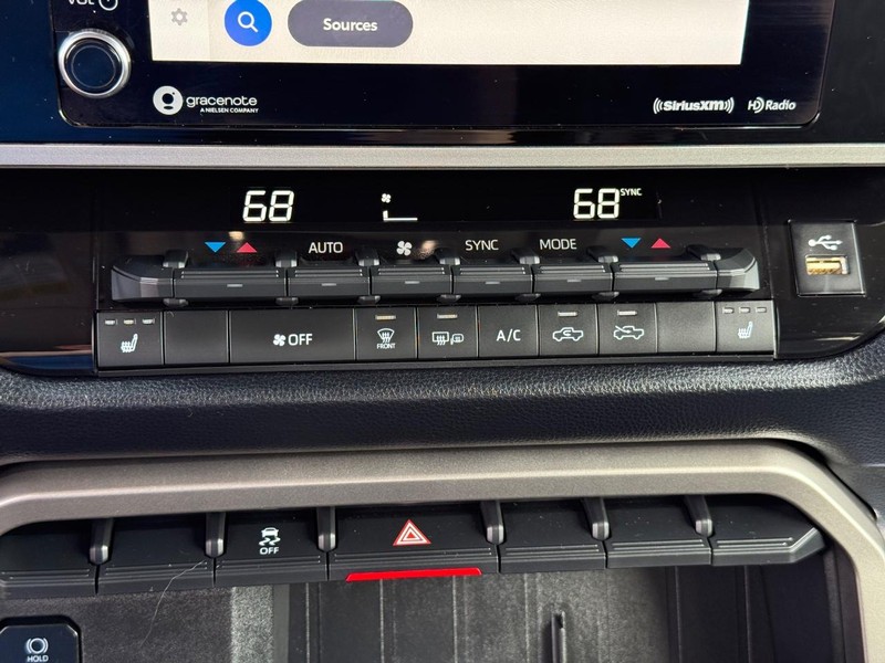 Toyota Tundra 4WD Vehicle Image 19