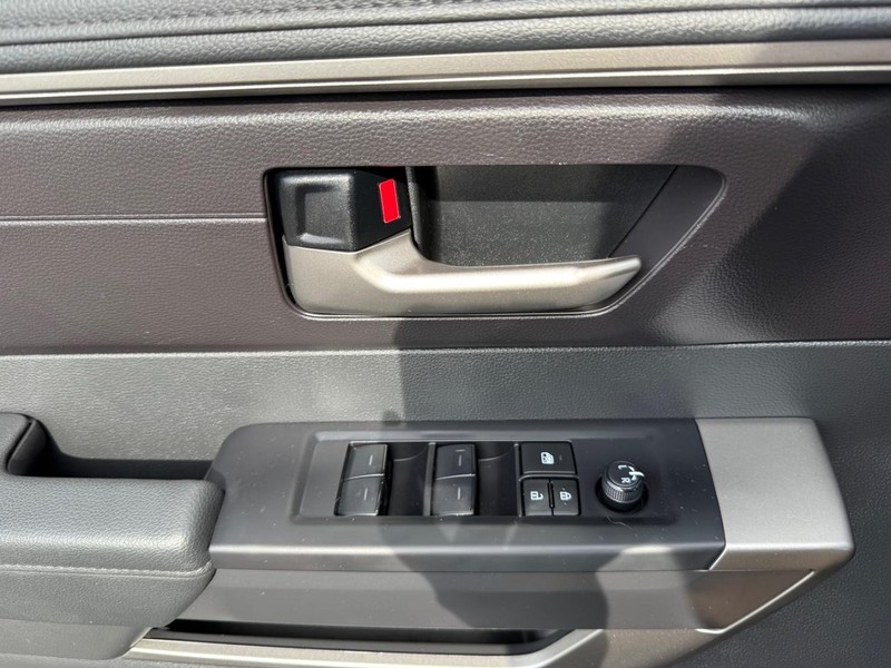 Toyota Tundra 4WD Vehicle Image 24