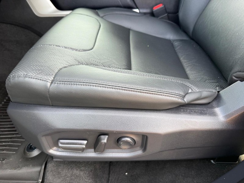 Toyota Tundra 4WD Vehicle Image 25