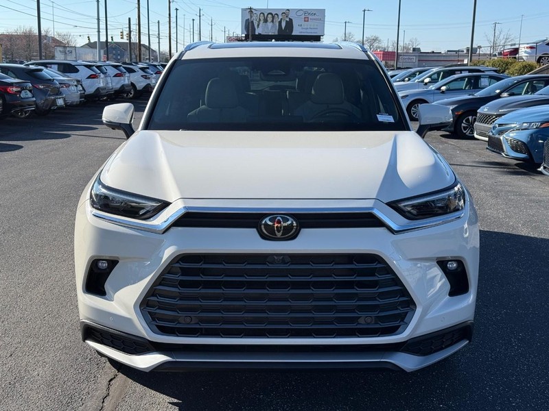 Toyota Grand Highlander Vehicle Image 10