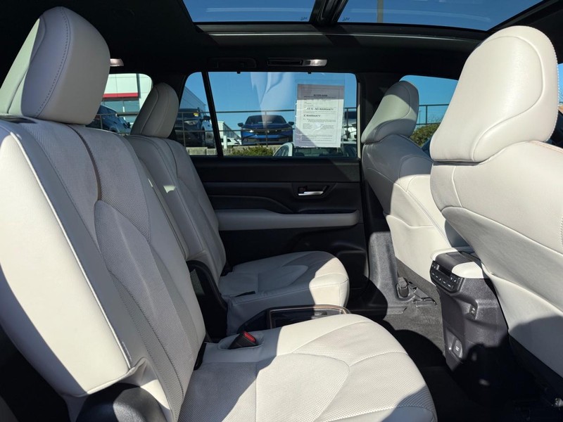 Toyota Grand Highlander Vehicle Image 11