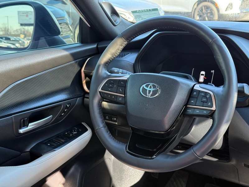 Toyota Grand Highlander Vehicle Image 15