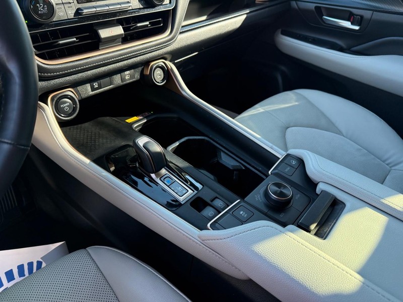 Toyota Grand Highlander Vehicle Image 22