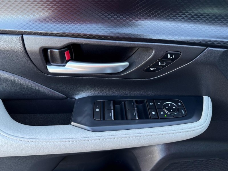 Toyota Grand Highlander Vehicle Image 27