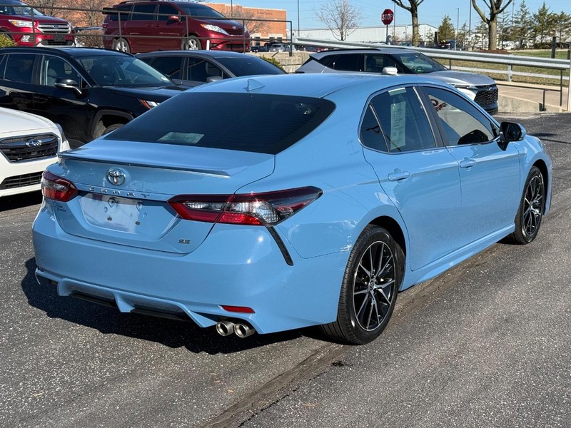 Toyota Camry Vehicle Image 03