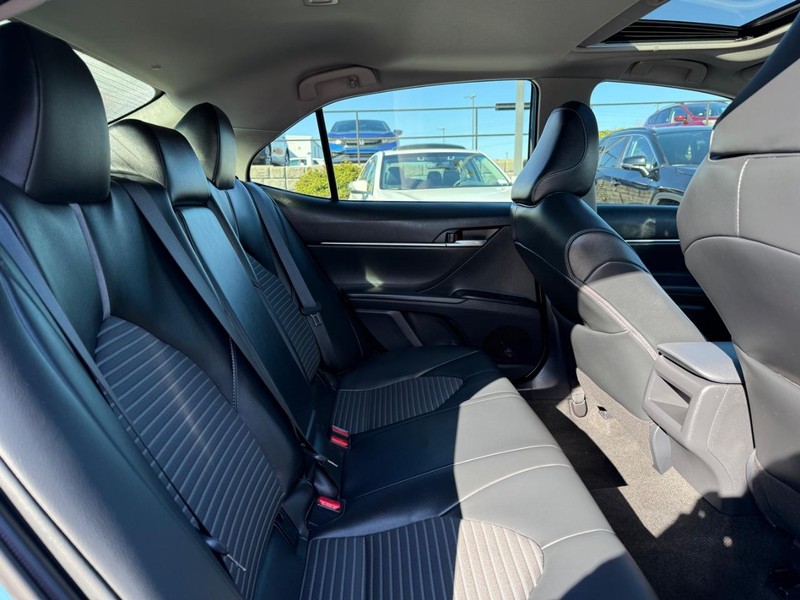 Toyota Camry Vehicle Image 10