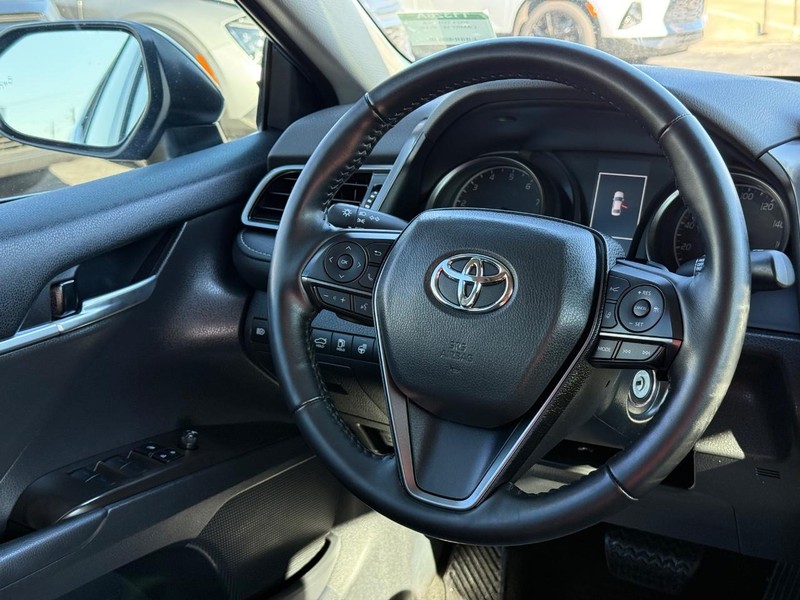 Toyota Camry Vehicle Image 13