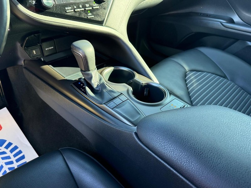 Toyota Camry Vehicle Image 19