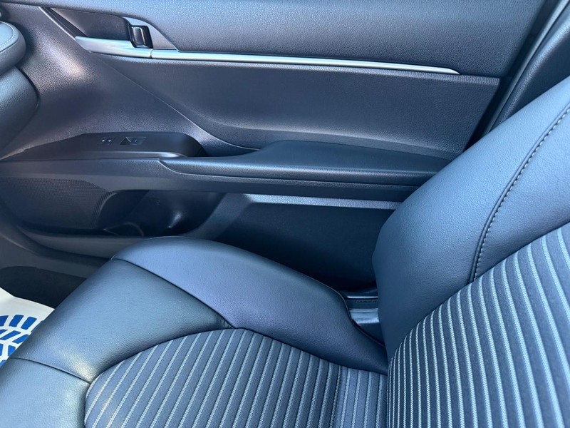 Toyota Camry Vehicle Image 20