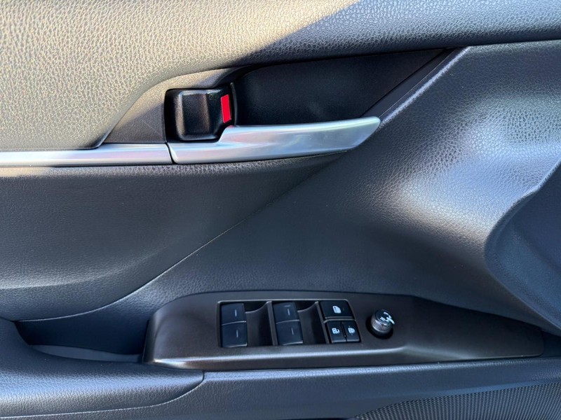 Toyota Camry Vehicle Image 24