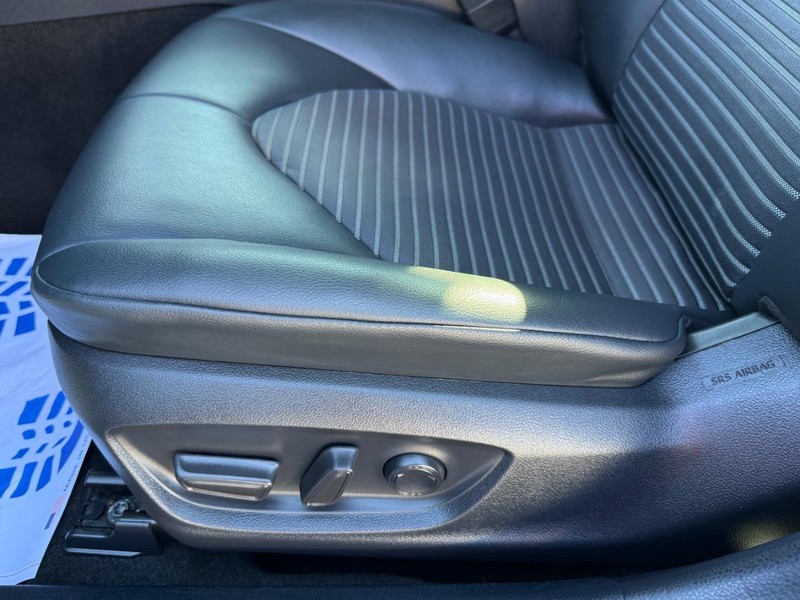 Toyota Camry Vehicle Image 25