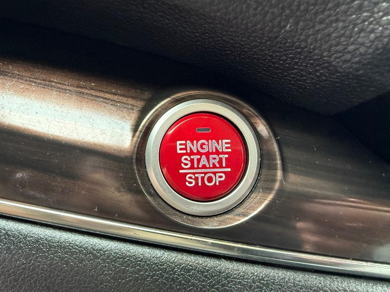 Honda CR-V Vehicle Image 16