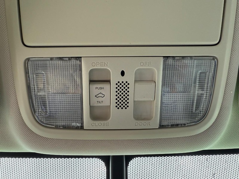 Honda CR-V Vehicle Image 22