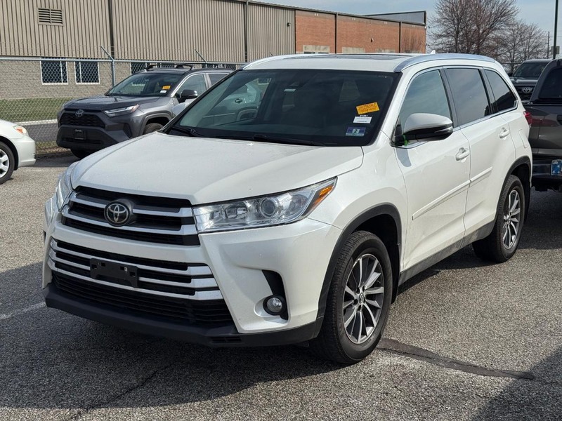 Toyota Highlander Vehicle Image 02