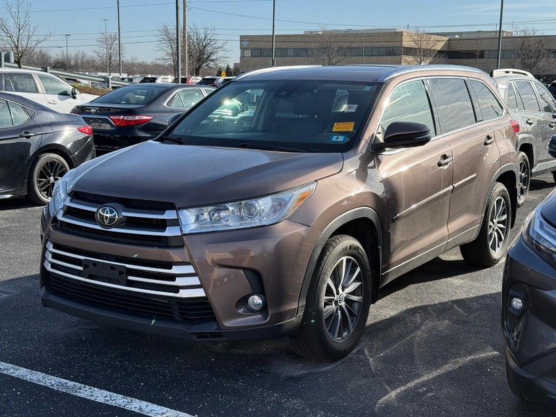 Toyota Highlander Vehicle Image 02