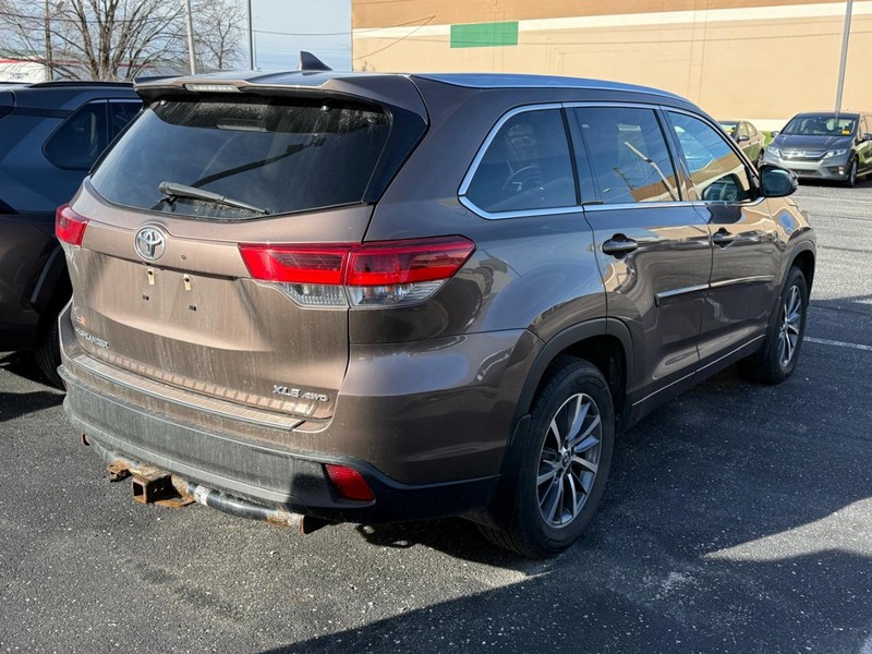 Toyota Highlander Vehicle Image 04