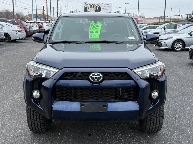 Toyota 4Runner Vehicle Image 09