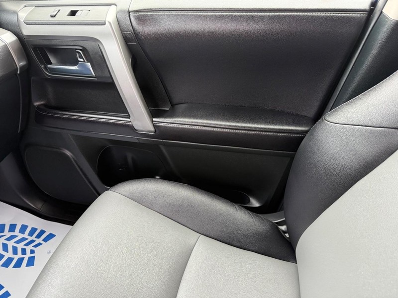 Toyota 4Runner Vehicle Image 21