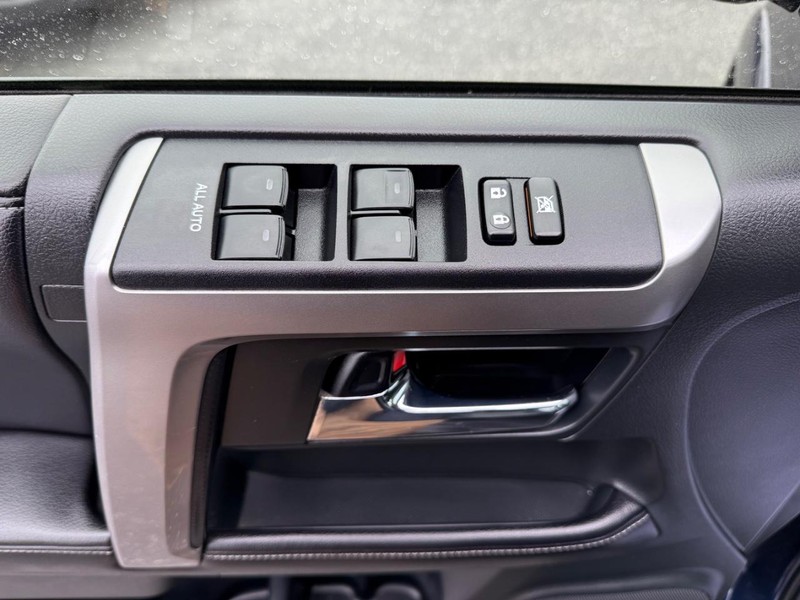 Toyota 4Runner Vehicle Image 25