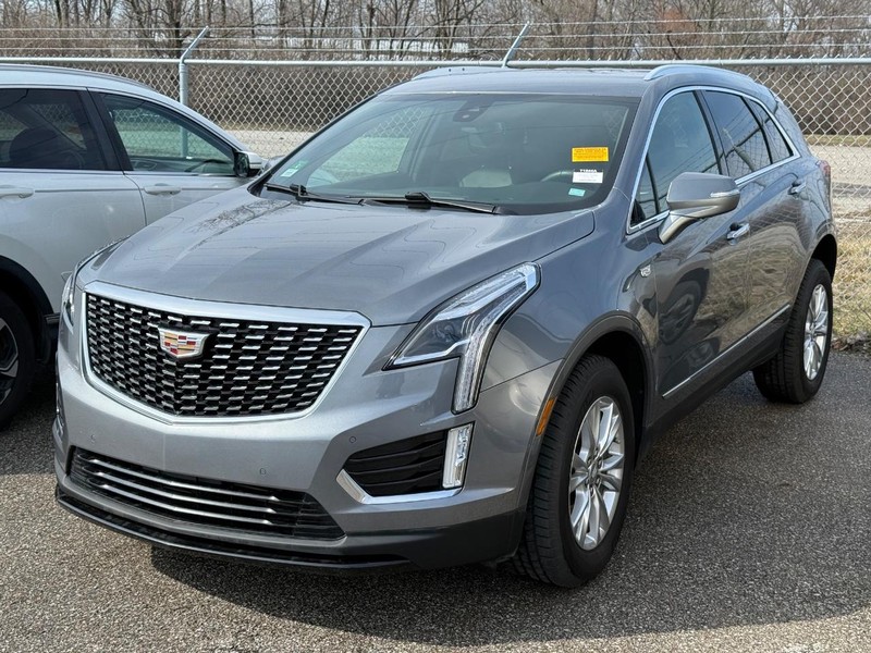 Cadillac XT5 Vehicle Full-screen Gallery Image 02