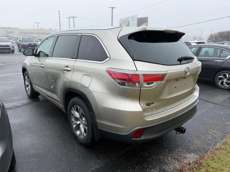 Toyota Highlander Vehicle Image 03