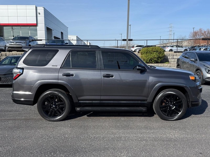 Toyota 4Runner Vehicle Image 02
