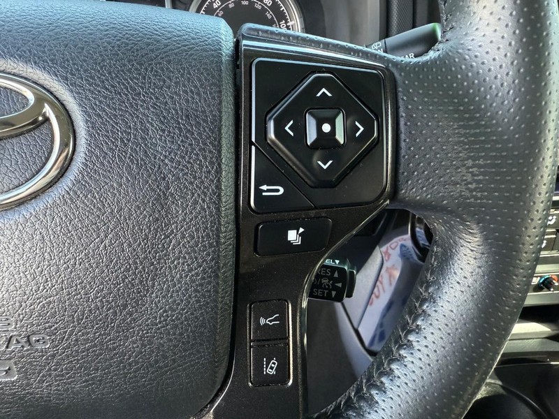 Toyota 4Runner Vehicle Image 15