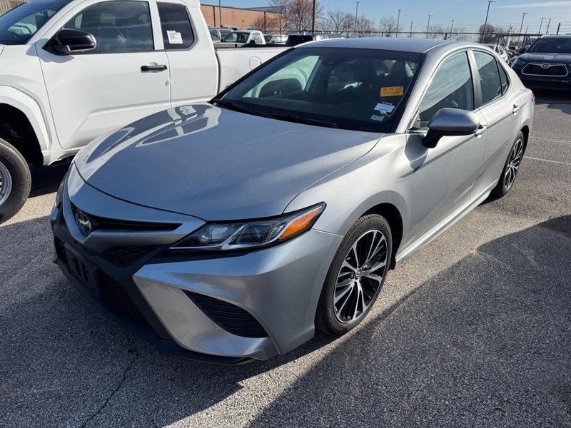 Toyota Camry Vehicle Image 02