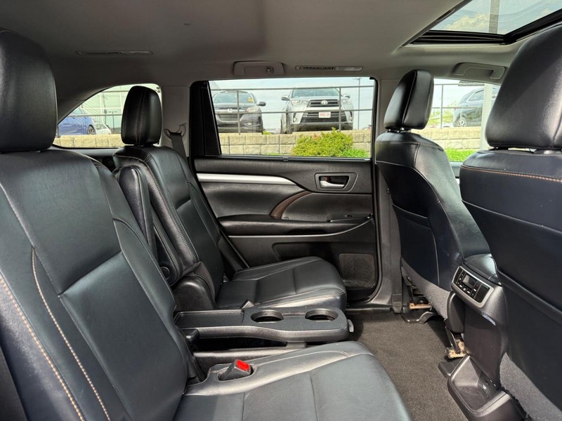 Toyota Highlander Vehicle Image 11