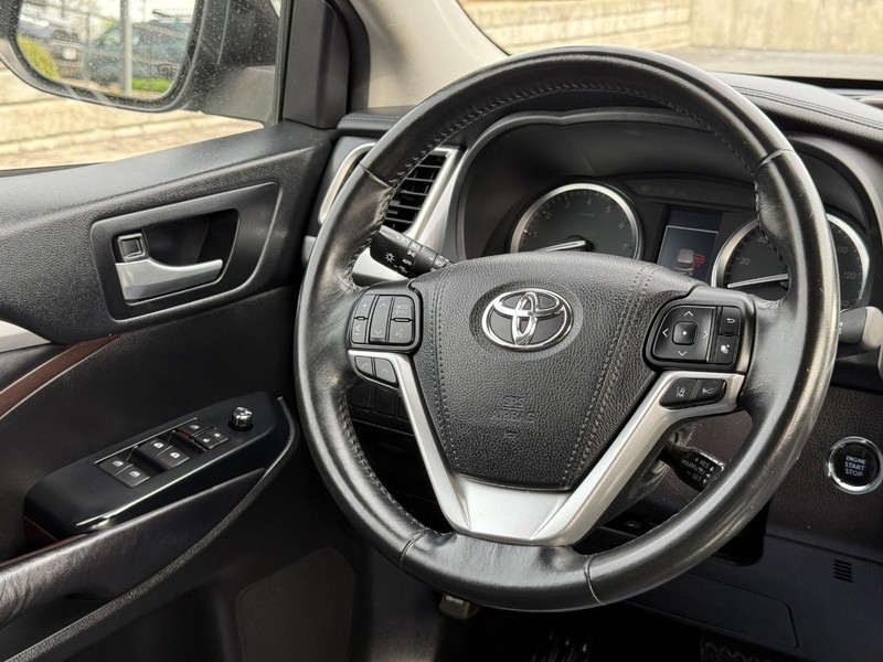 Toyota Highlander Vehicle Image 15