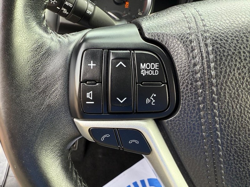 Toyota Highlander Vehicle Image 16