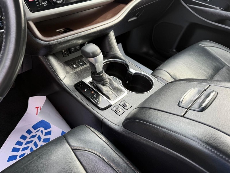 Toyota Highlander Vehicle Image 22