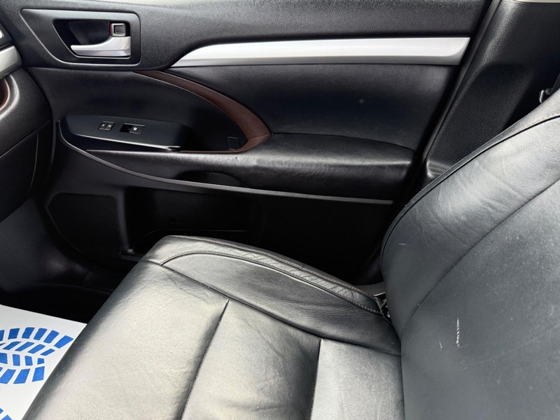 Toyota Highlander Vehicle Image 23