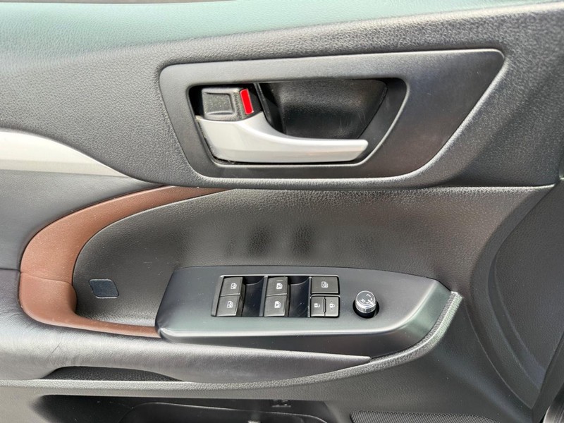 Toyota Highlander Vehicle Image 27