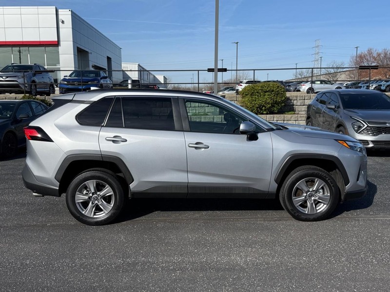 Toyota RAV4 Vehicle Image 02
