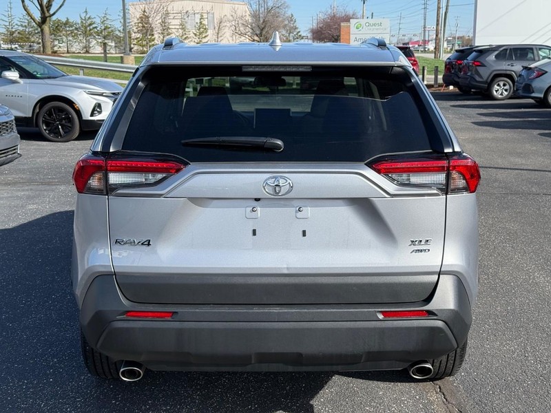 Toyota RAV4 Vehicle Image 04