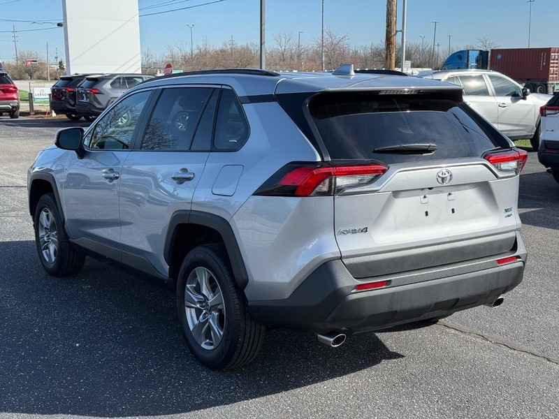 Toyota RAV4 Vehicle Image 05