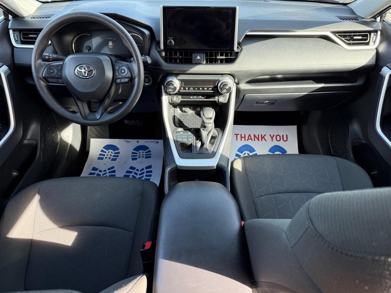 Toyota RAV4 Vehicle Image 11