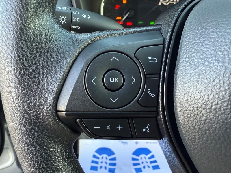 Toyota RAV4 Vehicle Image 13