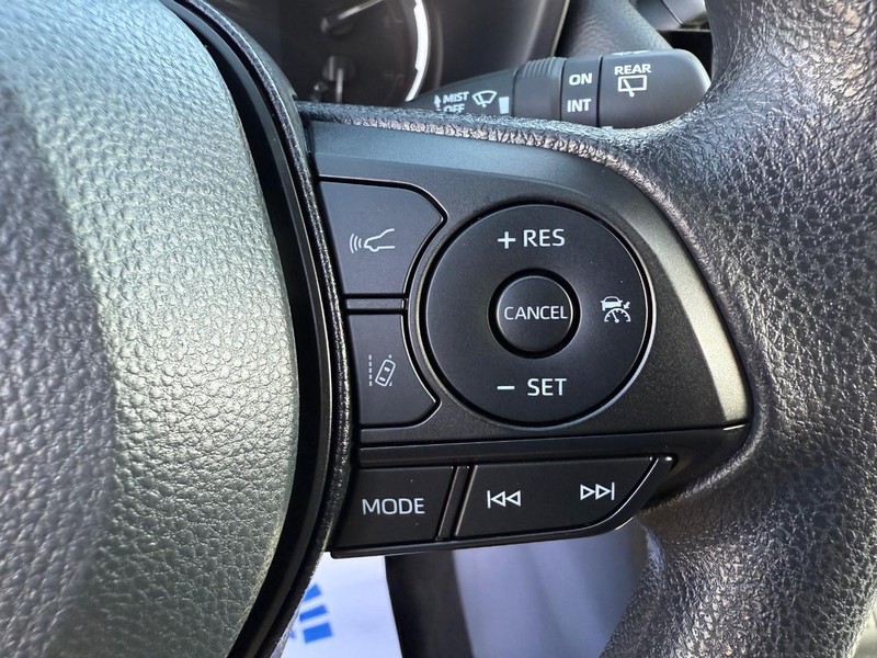 Toyota RAV4 Vehicle Image 14