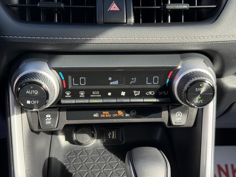 Toyota RAV4 Vehicle Image 18