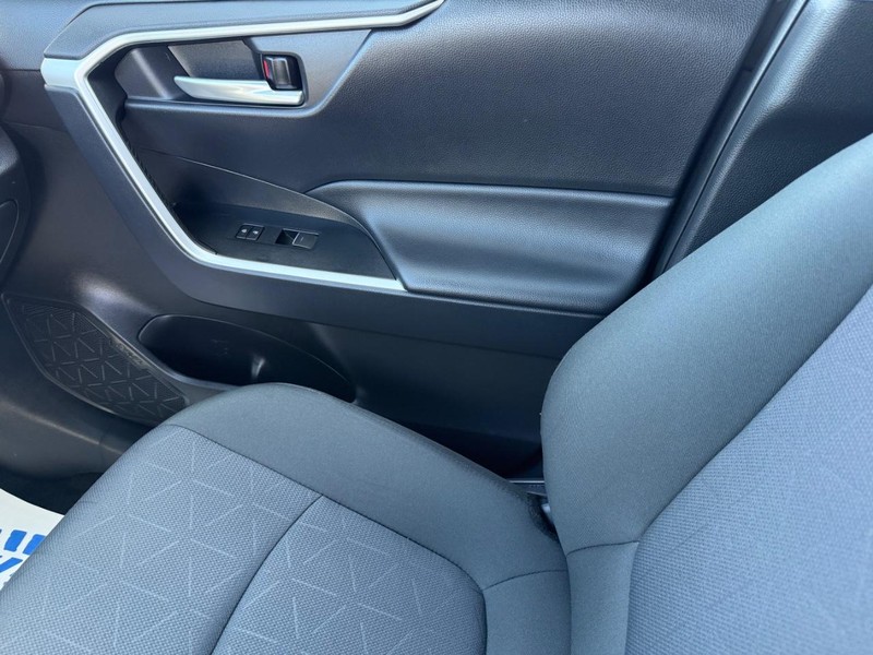 Toyota RAV4 Vehicle Image 20